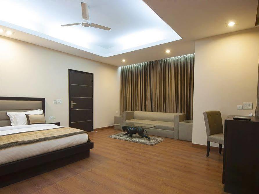 Hotel Aura @Airport New Delhi Extérieur photo