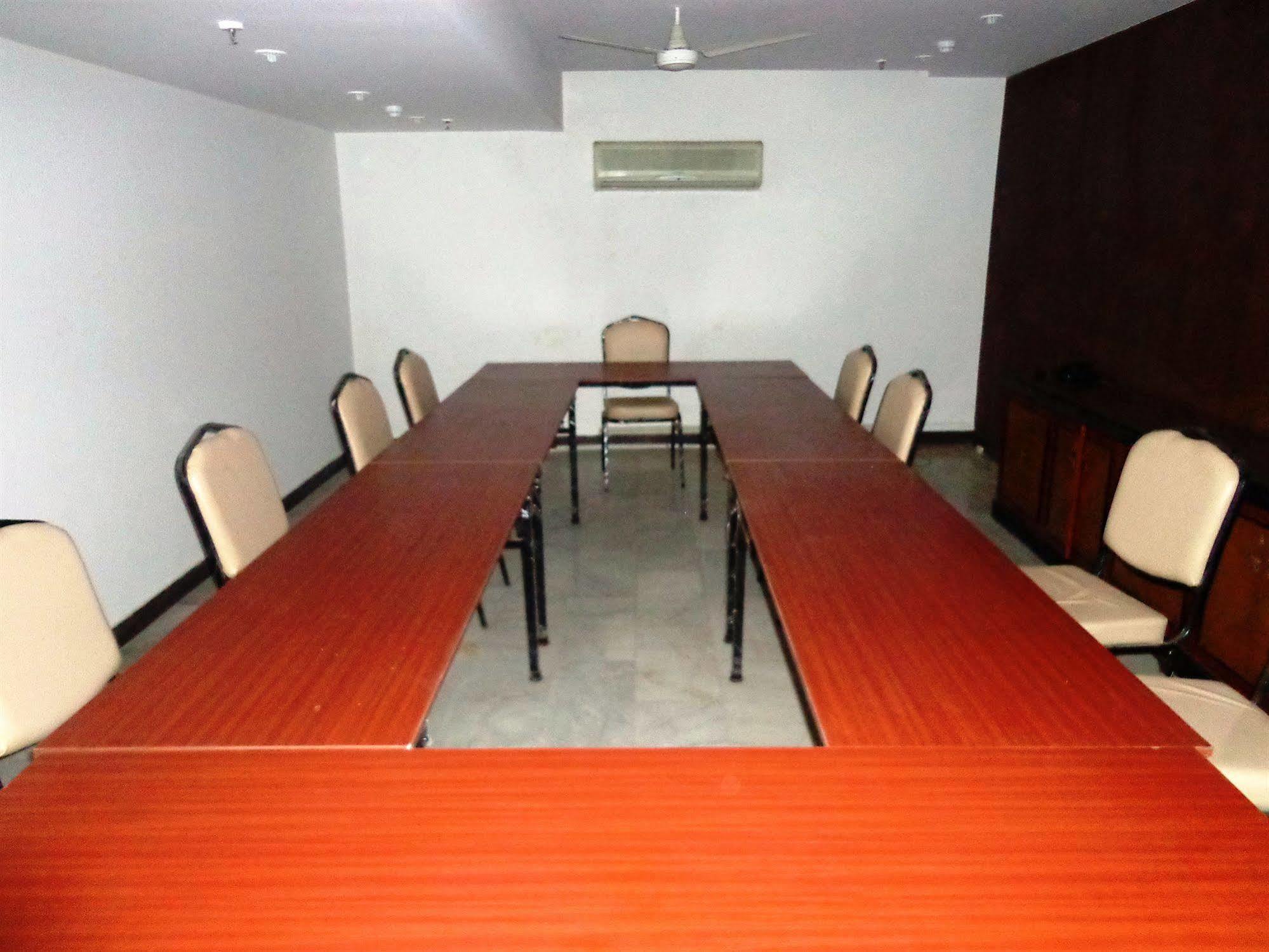 Hotel Aura @Airport New Delhi Extérieur photo