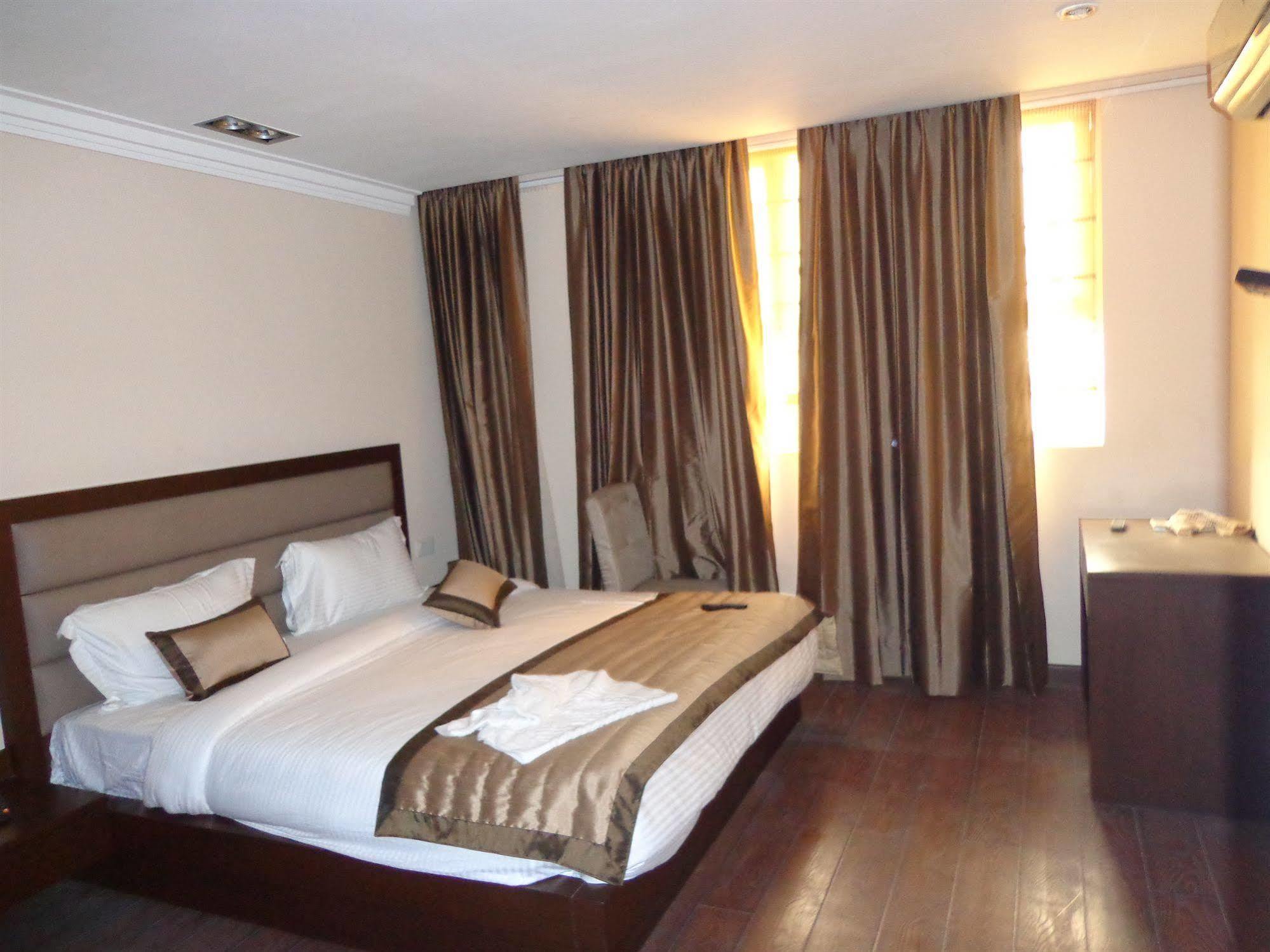 Hotel Aura @Airport New Delhi Extérieur photo