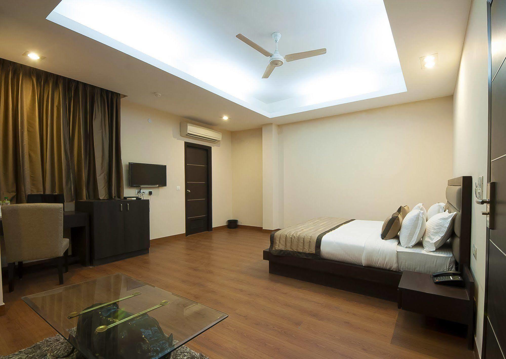 Hotel Aura @Airport New Delhi Extérieur photo