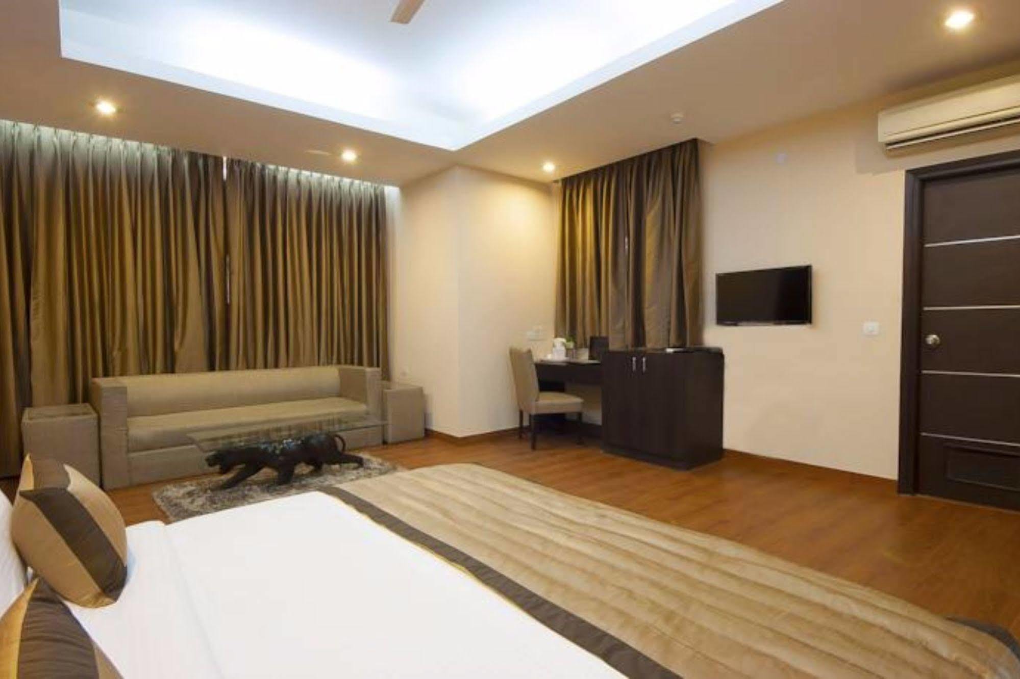 Hotel Aura @Airport New Delhi Extérieur photo