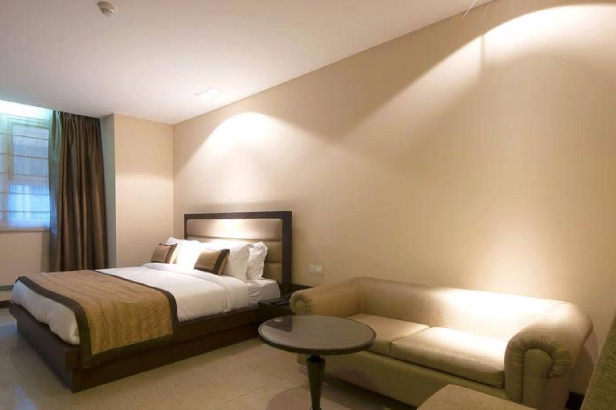 Hotel Aura @Airport New Delhi Extérieur photo