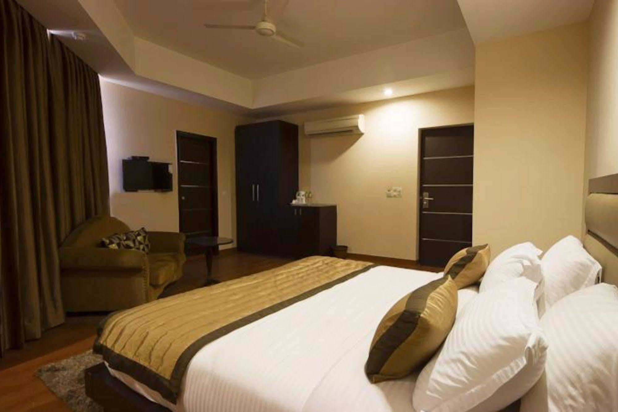 Hotel Aura @Airport New Delhi Extérieur photo