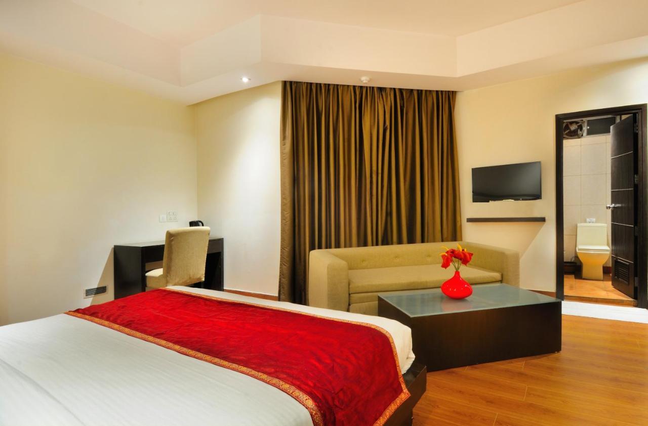 Hotel Aura @Airport New Delhi Extérieur photo